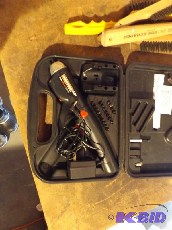 Craftsman rechargeable screwdriver with charg...