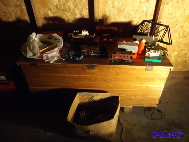 Lionel Train Set (do not know if it is comple...