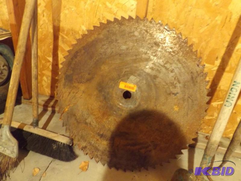 23 in saw blade just sharpen ready to go...