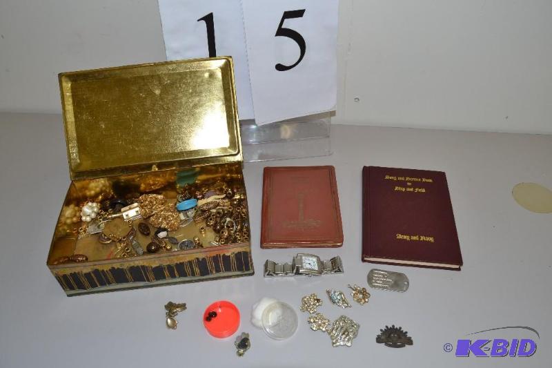lot 15 image: Assorted jewerly with box