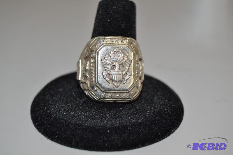 lot 18 image: United States Army ring