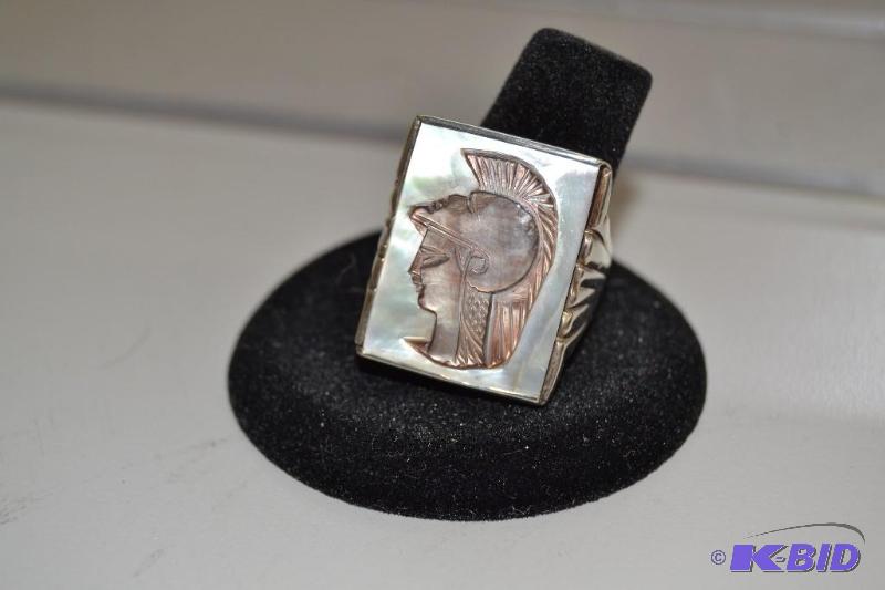 lot 20 image: Vintage Mens Mother of Pearl ring