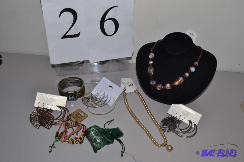 lot 26 image: New Jewelry