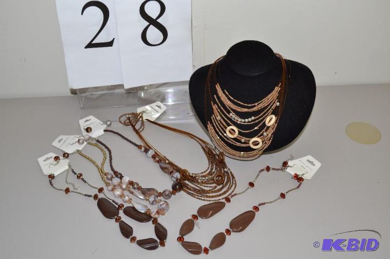 lot 28 image: New Jewelry