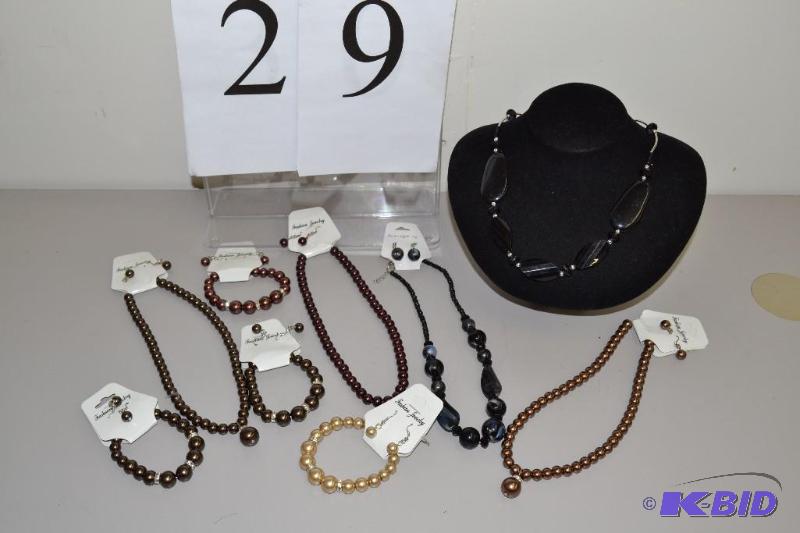 lot 29 image: New Jewelry