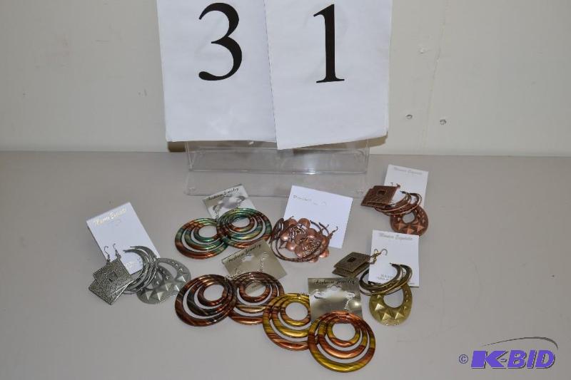 lot 31 image: New Jewelry