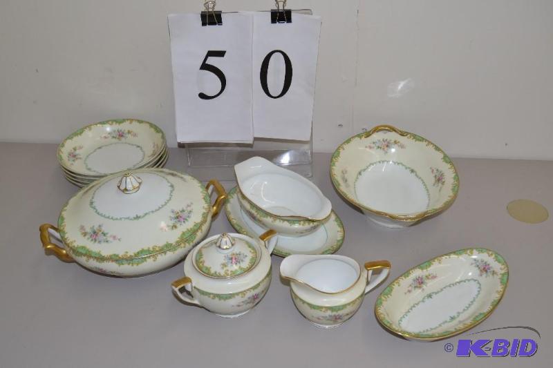 lot 50 image: Noritake dinnerware