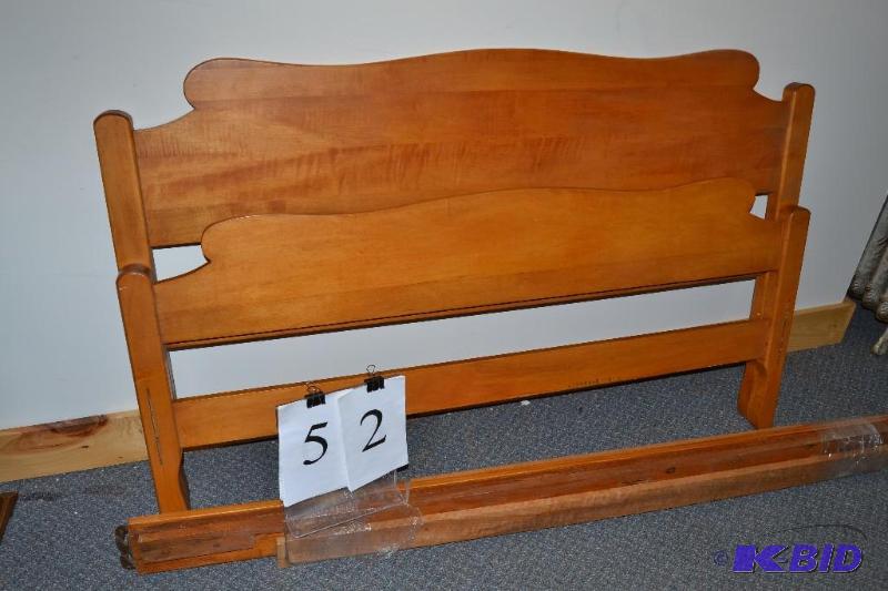 lot 52 image: Double size bed frame