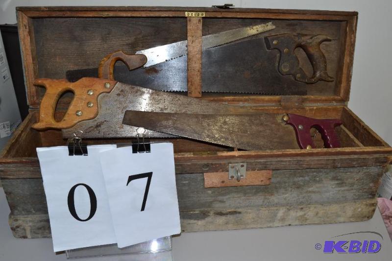 lot 7 image: Carpenters Box