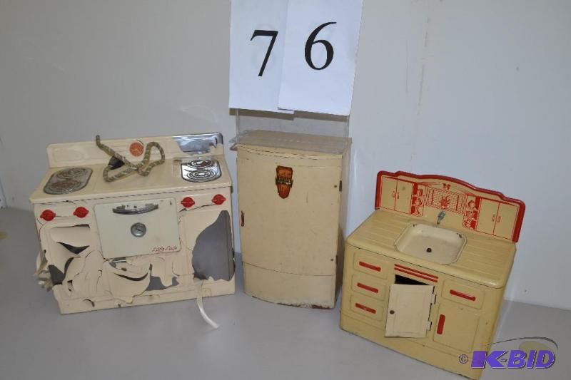 lot 76 image: Little Lady Kitchen Stove, vintage childs refridgerator ,vintage childs sink