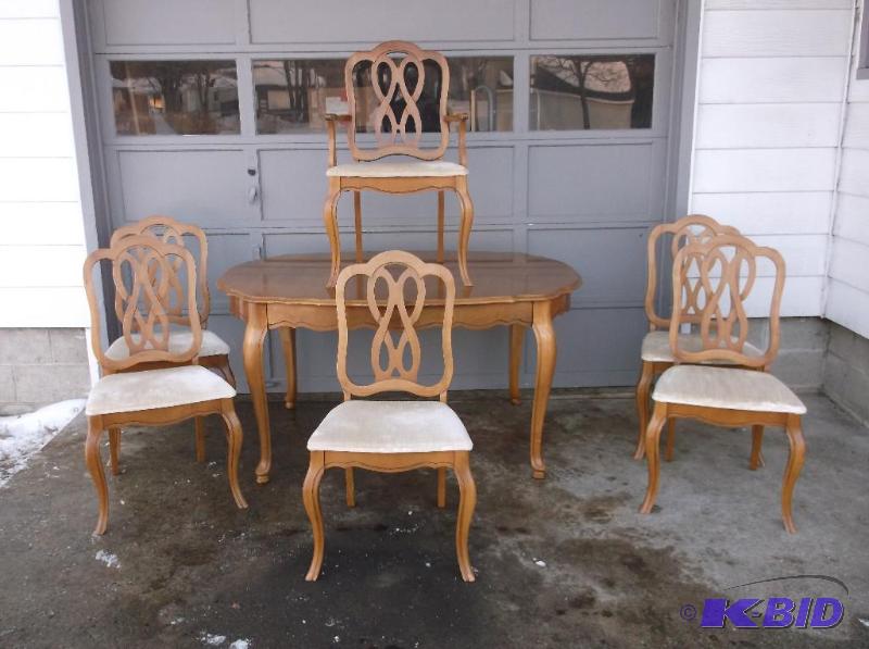 Vintage Bassett Dinning Table Measuring 60&qu...