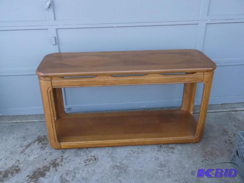 Beautiful Oak Sofa Table Measuring 49 34&quo...