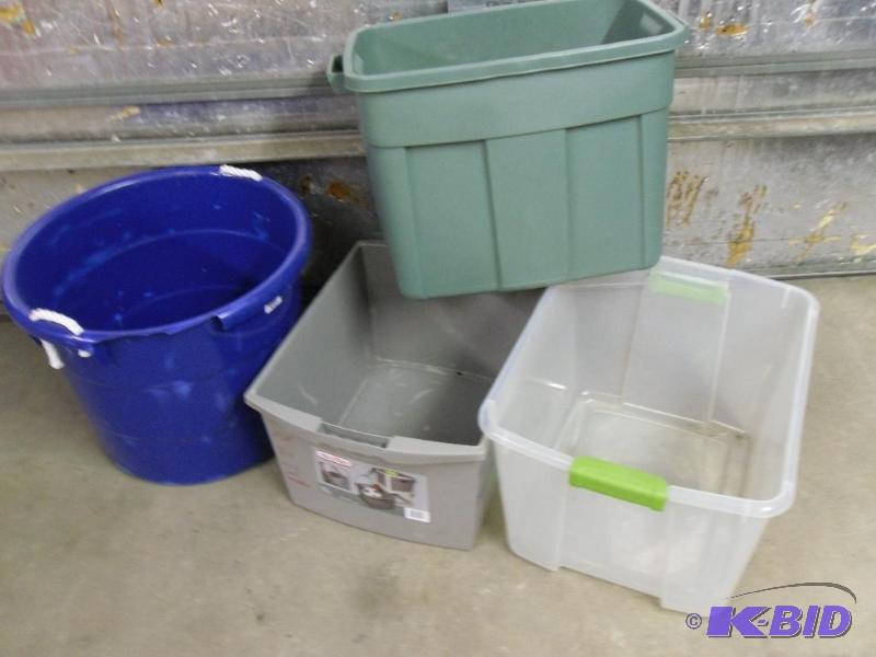 lot 104B image: Assorted totes. No lids....
