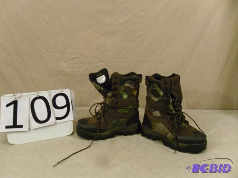 lot 109 image: GuideGear 7.5M Boots. Very Lightly Worn....