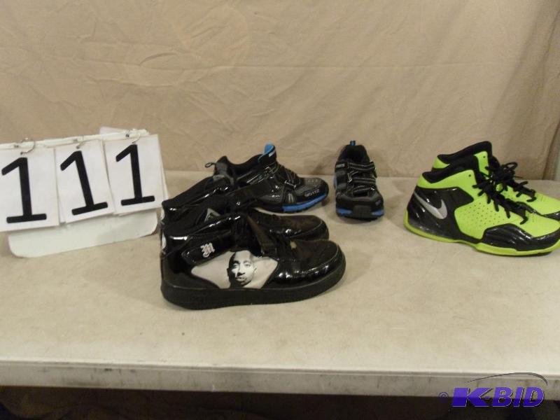 lot 111 image: 3 Pair of Mens Gently Worn Shoes. 2 Pac Sneak...