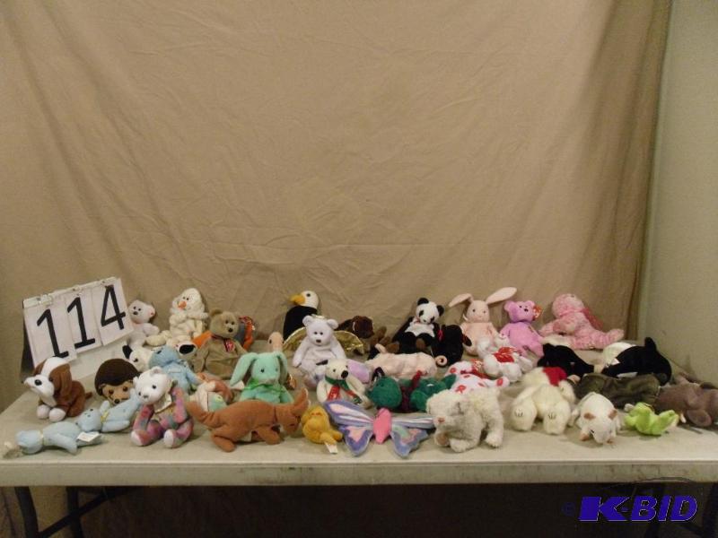 lot 114 image: Large Lot of Assorted Beanie Babies and A Cou...