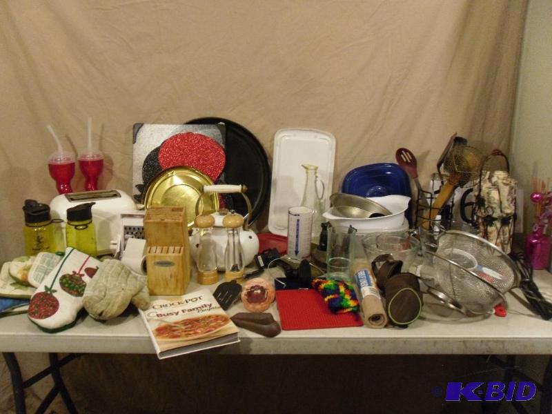 lot 163 image: Lot of Assorted Kitchen Items. Salt and Peppe...