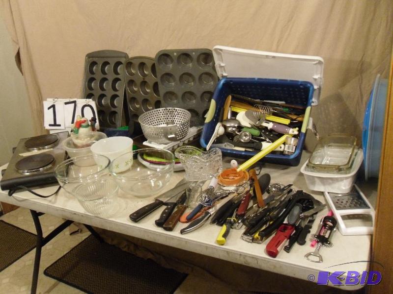lot 170 image: Pyrex Mixing Bowls, Muffin Pans, Hot Plate, U...