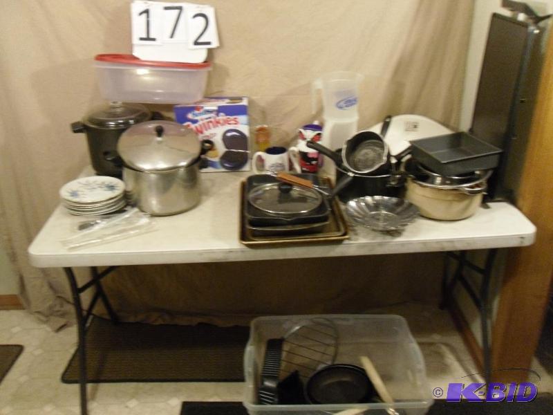 lot 172 image: Large lot of kitchen items. Pots, pans, twink...