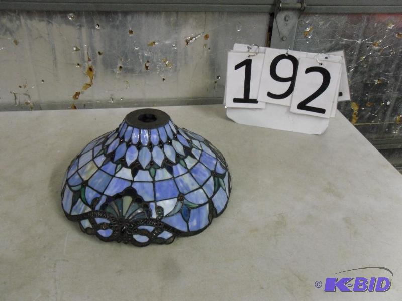 lot 192 image: Very Pretty Tiffany Style Glass Lamp Shade  ...
