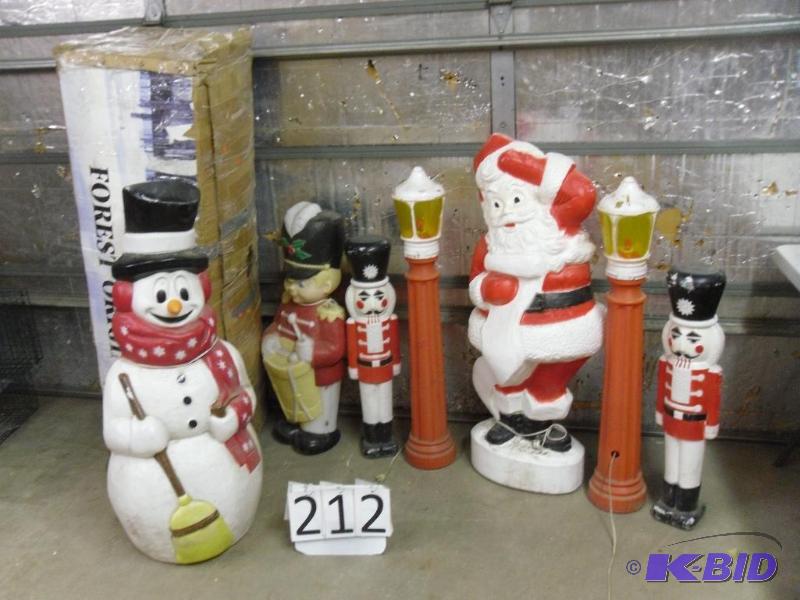 lot 212 image: Lot of Holiday Yard Decor and 7.5 Christmas ...