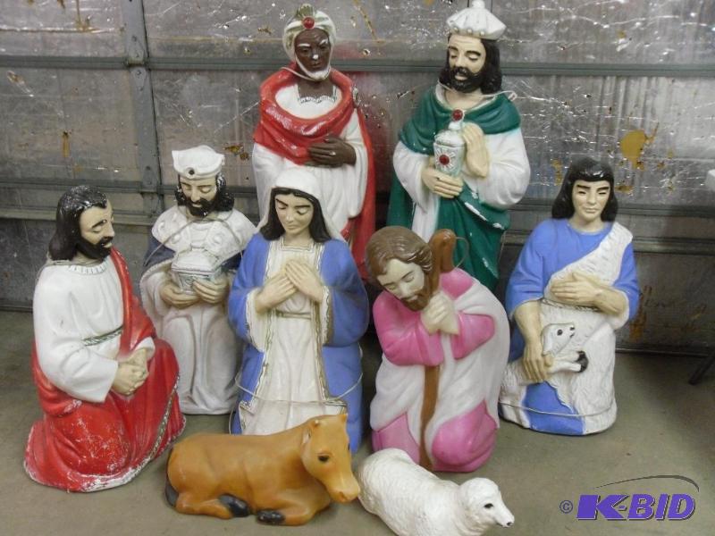 lot 216 image: 9 piece Outdoor Nativity Scene. Missing baby ...