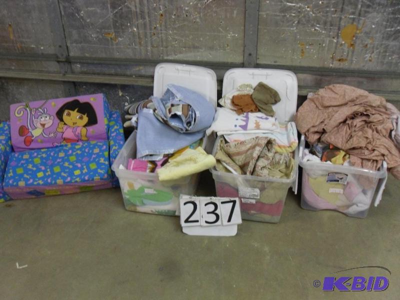 lot 237 image: Large lot of linens. Bath towels, blankets, s...