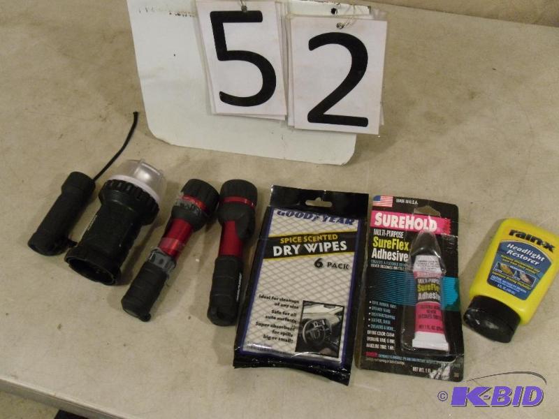 lot 52 image: Several LED flashlights, (3 have good batteri...