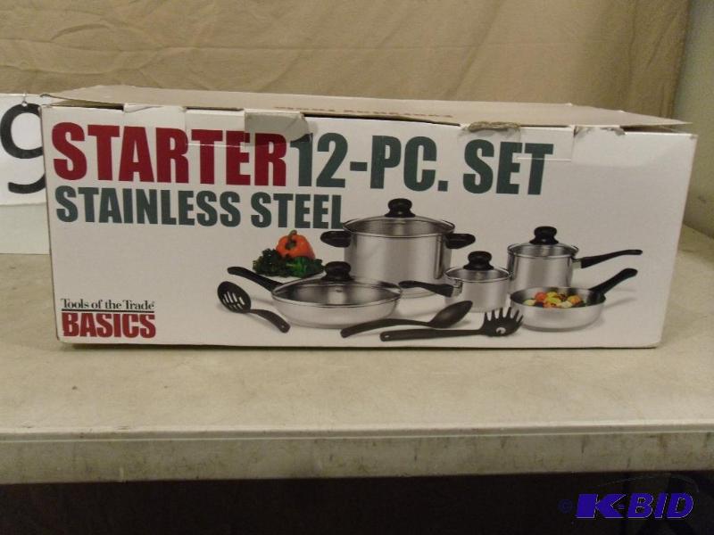 lot 96 image: Set of NEW 12 PC Set of Pots and Pans....
