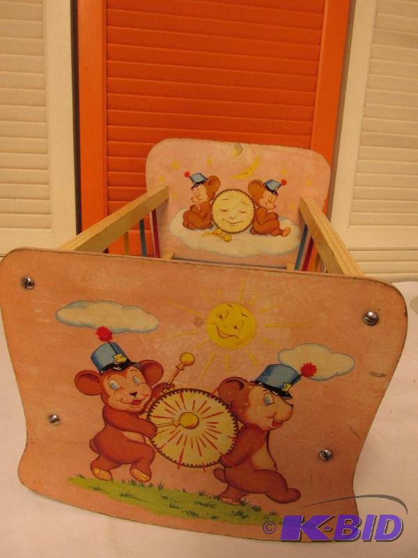 lot 15 image: Vintage Doll Cradel with Chimes
