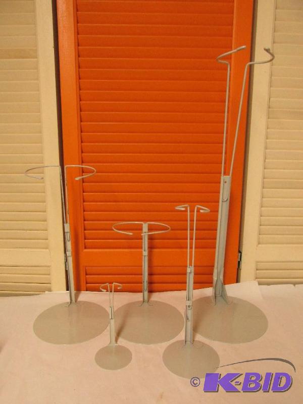 lot 17 image: 5 Doll Stands Shown - found another - comes with 6