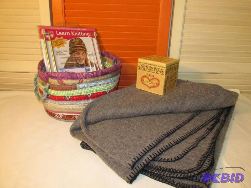 lot 31 image: Large Lot of Fun Items
