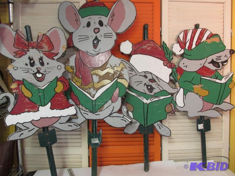 lot 49 image: Outdoor Decor - 4 Mice Singing