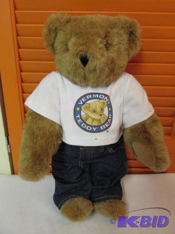 lot 61 image: The Vermont Teddy Bear Company