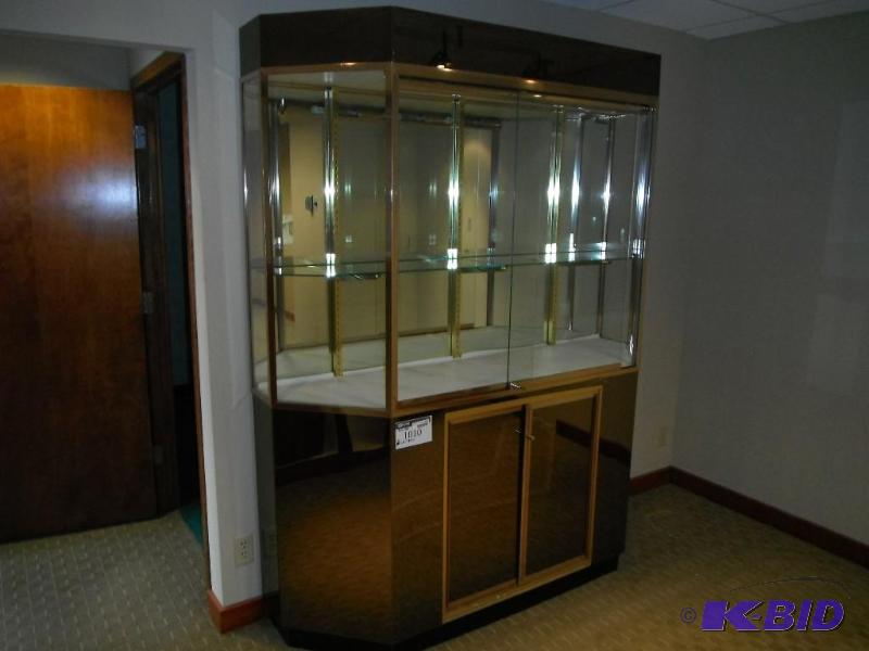 lot 1010 image: Display Case wGlass Doors, Windows, and Lighting