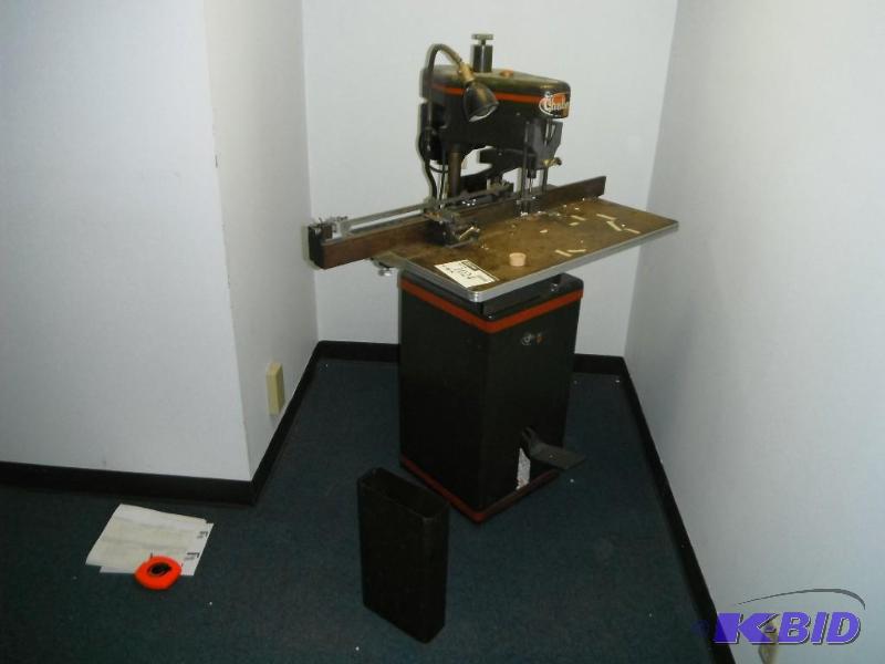 lot 1024 image: Challenge Industrial Hole Punch