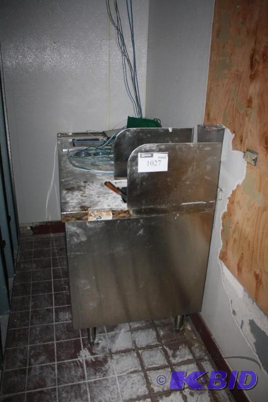 lot 1027 image: NSF Stainless Steel Wash Sink wSplash Guard Attached To Prep Table