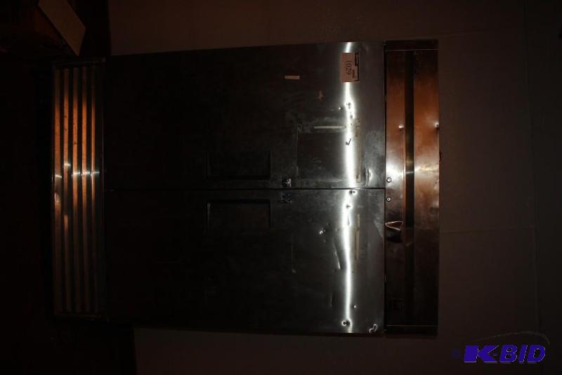 lot 1029 image: True Cold Case wWire Shelving