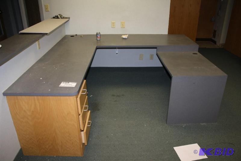 lot 1048 image: U-Shaped Office Desk & Straight Desk