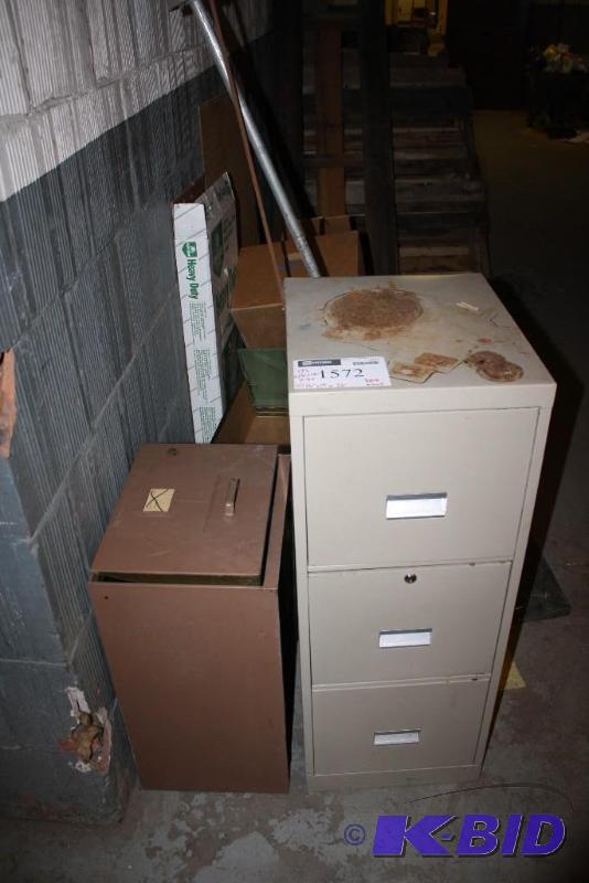 lot 1572 image: Metal Filing Cabinets