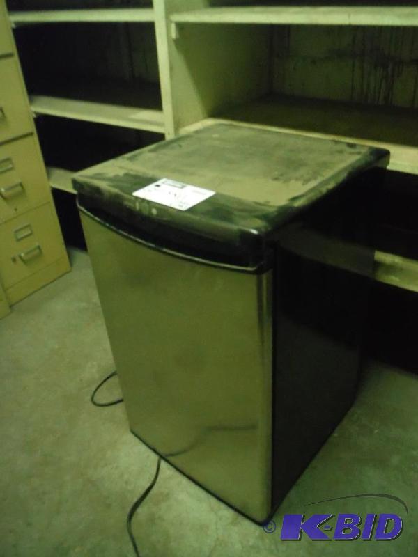 lot 1580 image: Darby Refrigerator