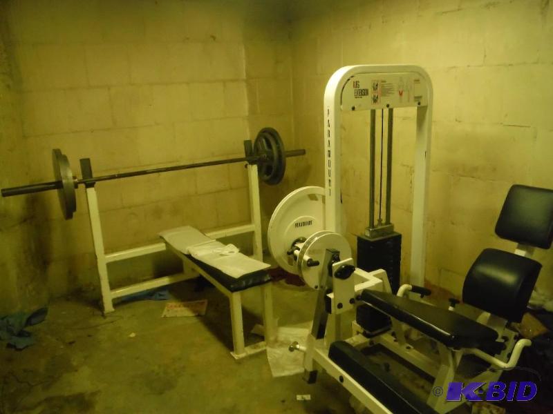lot 1583 image: Bench Press & Leg Extension Machine