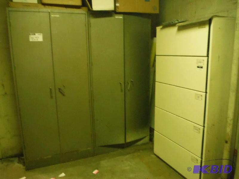 lot 1585 image: Metal Cabinets