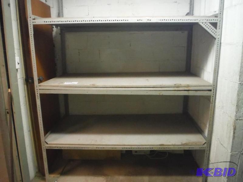 lot 1588 image: Shelving Unit