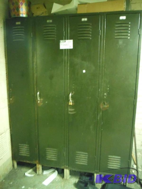 lot 1602 image: Metal Locker Unit