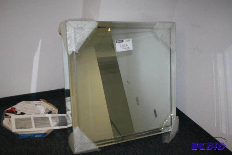 lot 1614 image: Decorative Mirror Box