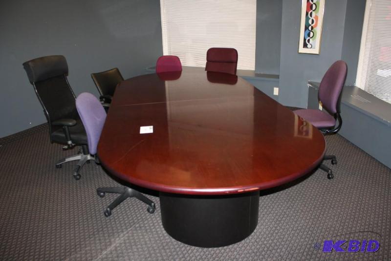 lot 1640 image: Oval Office Desk & Rolling Office Chairs