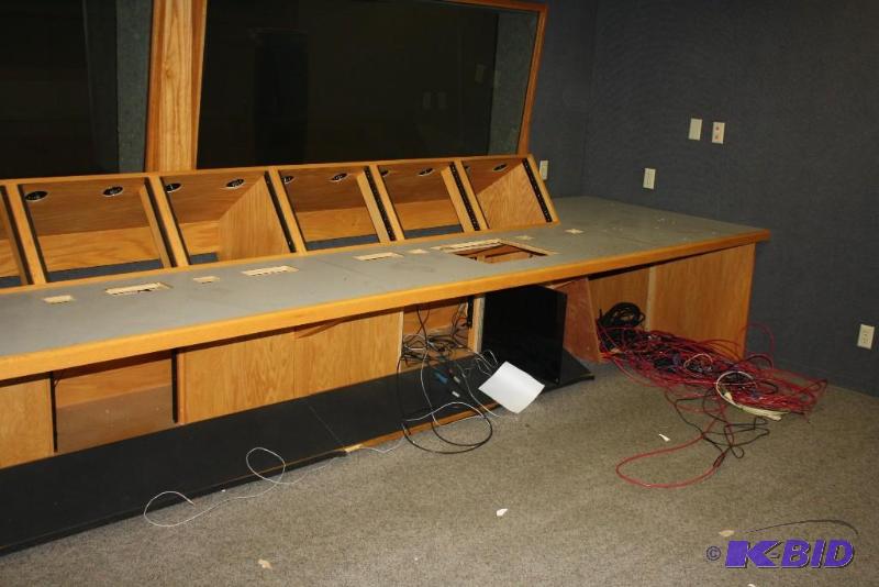 lot 1647 image: TV Monitor Station Desk