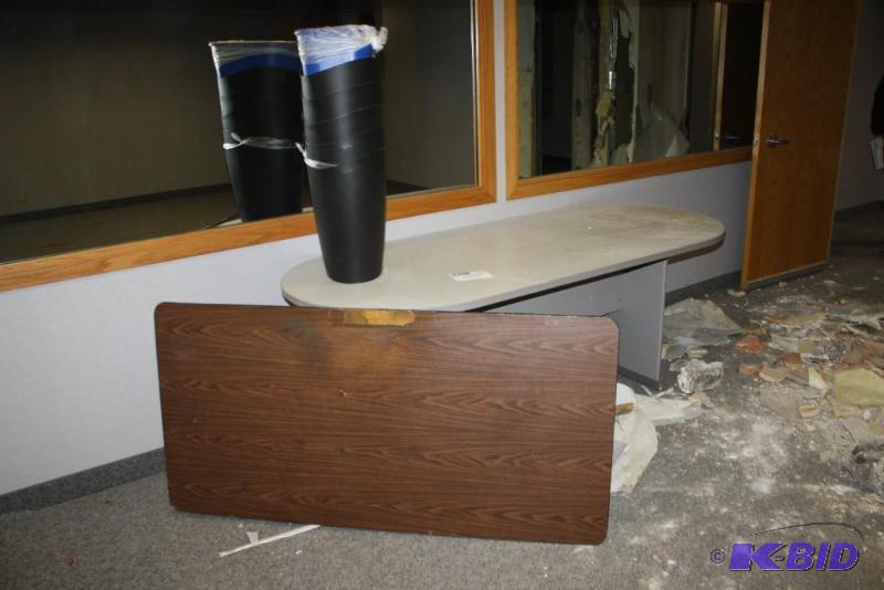 lot 1652 image: Office Tables & Trash Cans