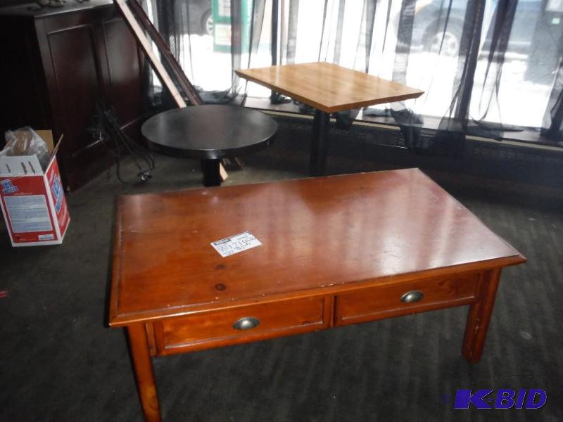lot 1719 image: Lot of Tables